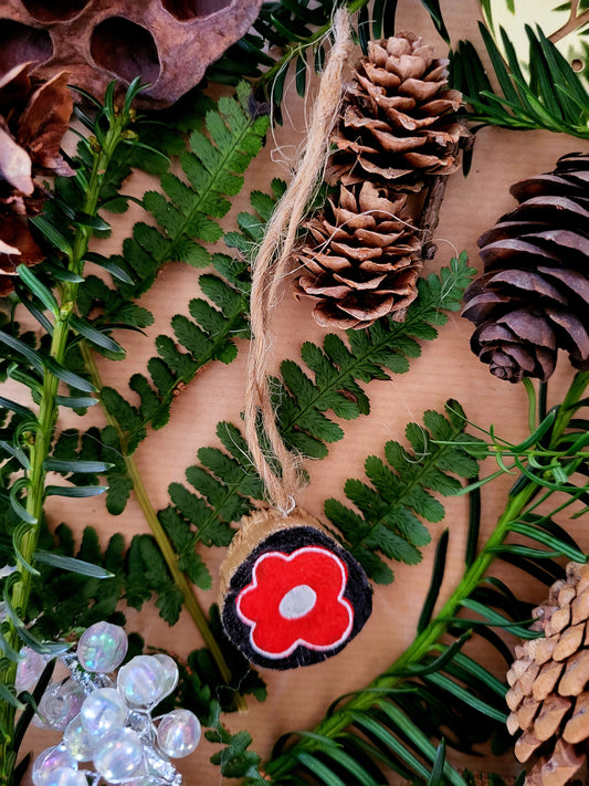 Ronde houten hanger zwart-rood bloem klein